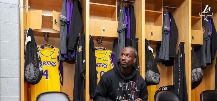 kysports-巴黎圣日耳曼观众热烈欢呼！，TheShy迎来十二赛季出色发挥观众掌声雷动的简单介绍-kysports